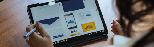 Geovana Alemán trabajando